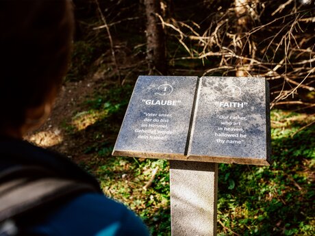 Tafeln mit den zehn Geboten | © Serfaus-Fiss-Ladis Marketing GmbH | Rene Raggl