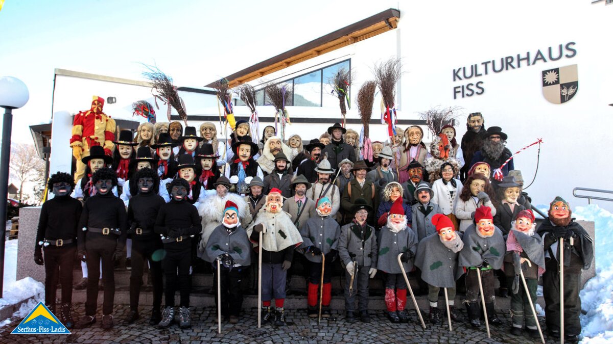 Alle Teilnehmer beim Kinderblochziehen in Fiss in Tirol | © Andreas Kirschner