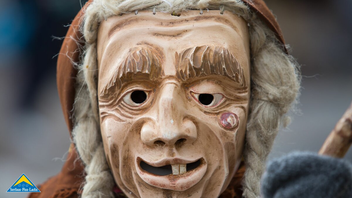 Auch Hexen sind beim Blochziehen in Fiss in Tirol dabei | © Andreas Kirschner