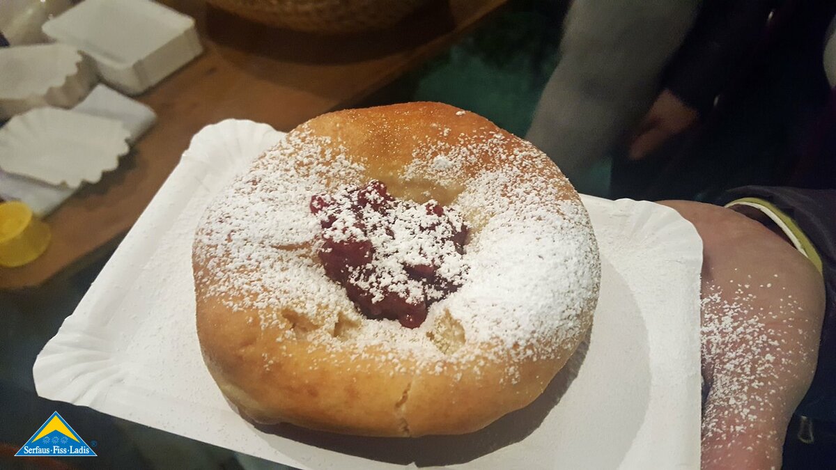 Zochnas Kiachla mit Preisebeeren beim Adventmarkt in Ladis in Tirol | © Serfaus Fiss Ladis