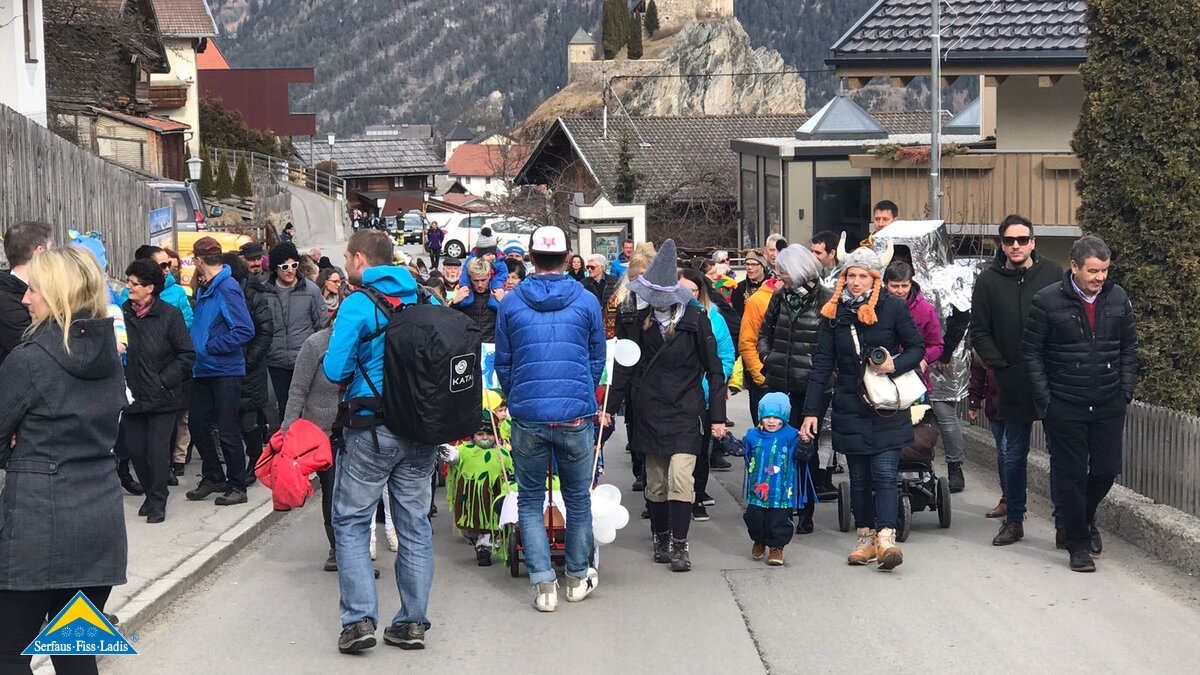 Faschingsumzug in Ladis vom Dorf zum Seilbahnparkplatz | © Gemeinde Ladis