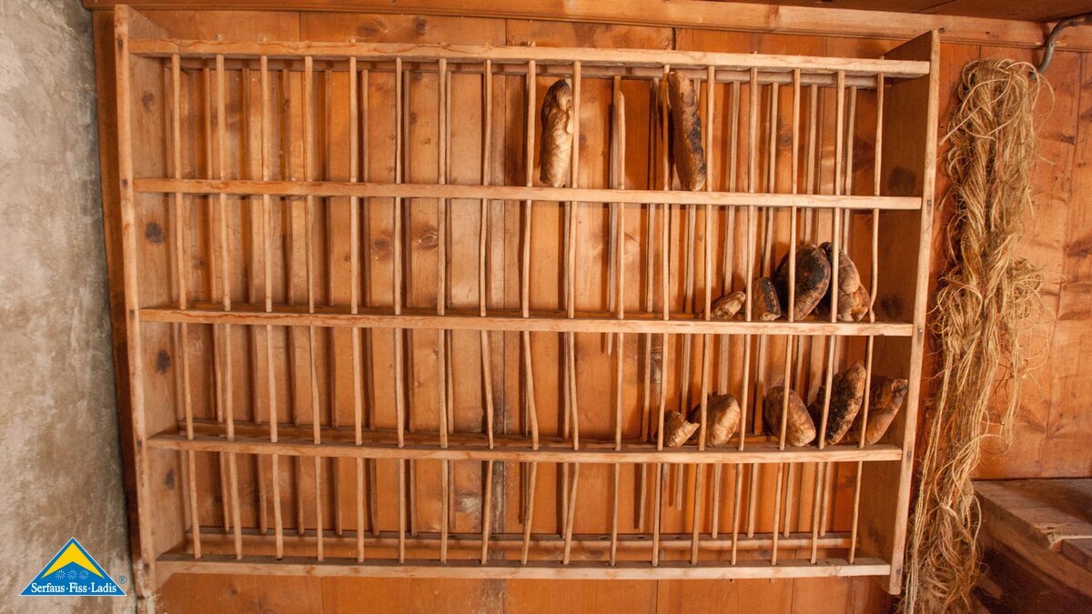 Altes Brotregal im Museum S'Paules und S'Seppls Haus in Fiss in Tirol | © Andreas Kirschner