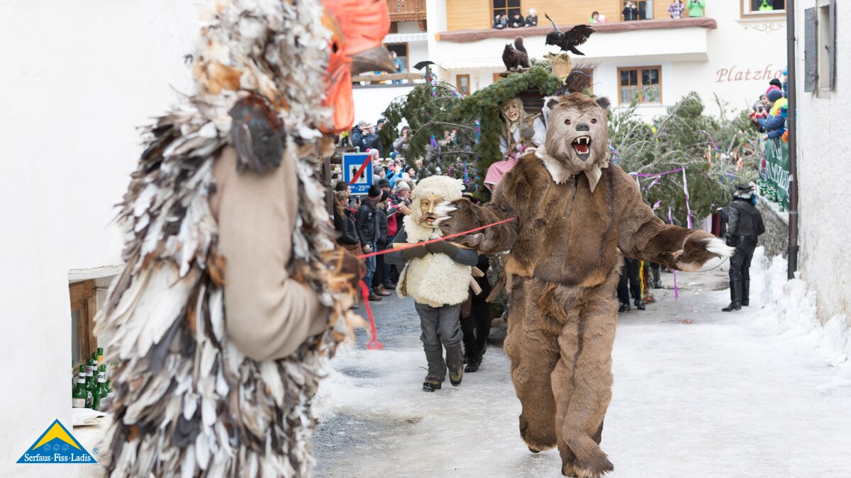 Das Fisser Blochziehen ist einer der ältesten Fasnachtsbräuche in Tirol | © Andreas Kirschner