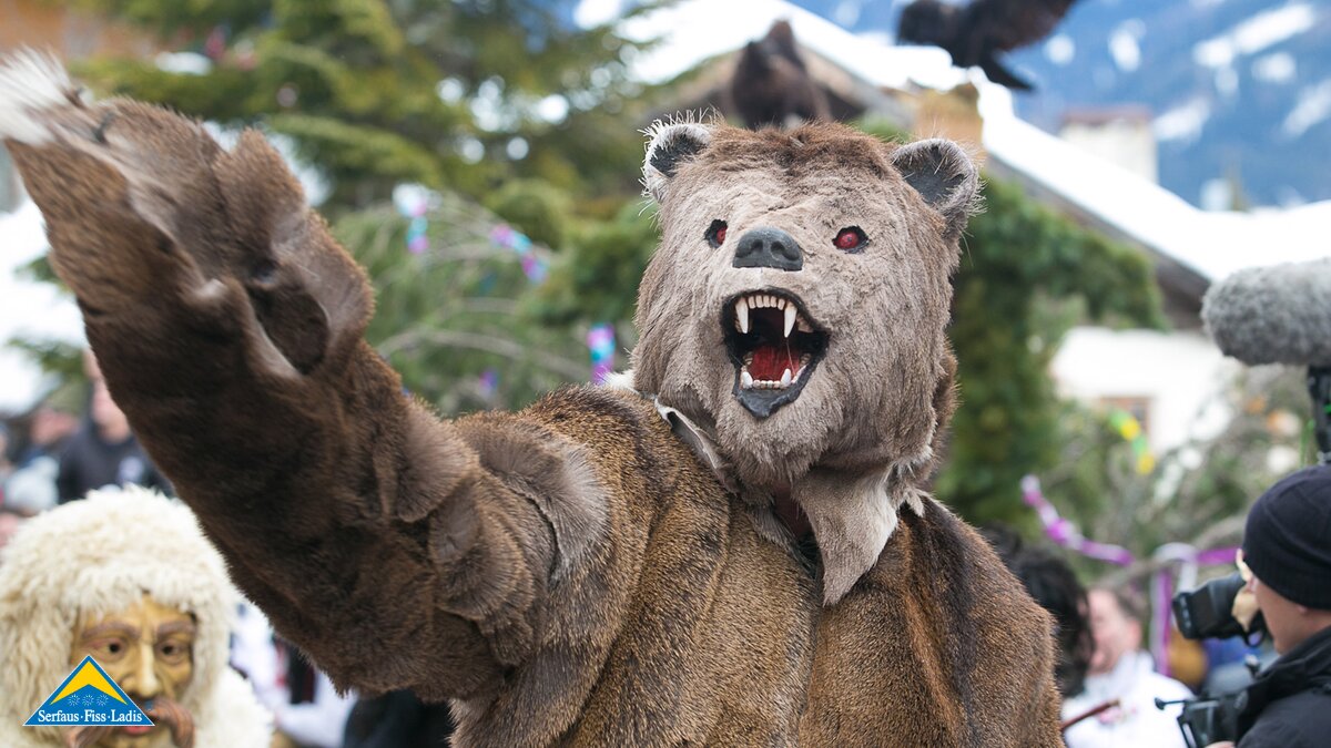 Das Fisser Blochziehen ist einer der ältesten Fasnachtsbräuche in Tirol | © Albin Hammerle