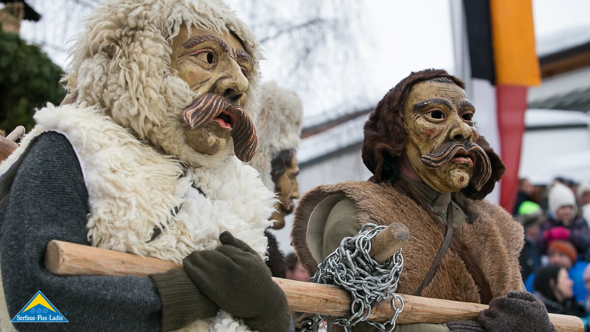 Traditioneller Tiroler Fasnachtsbrauch Fisser Blochziehen 2018 | © Albin Hammerle