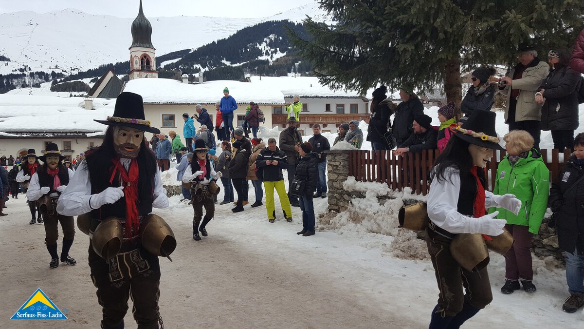 Traditioneller Tiroler Fasnachtsbrauch Fisser Blochziehen 2018 | © Serfaus-Fiss-Ladis