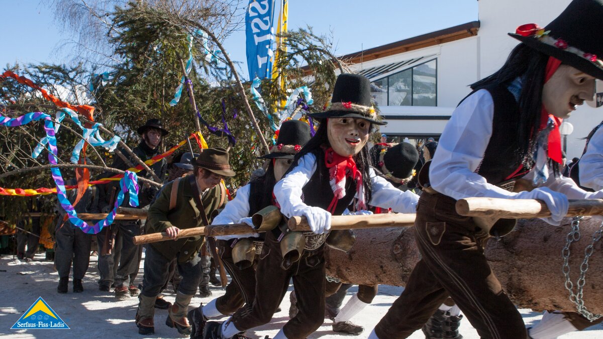 Der Bloch wird von den Kindern beim Kinderblochziehen in Bewegung gesetzt | © Andreas Kirschner