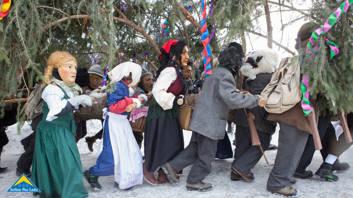 Das Kinderblochziehen ist ein Fasnachtsbrauch in Fiss in Tirol | © Andreas Kirschner
