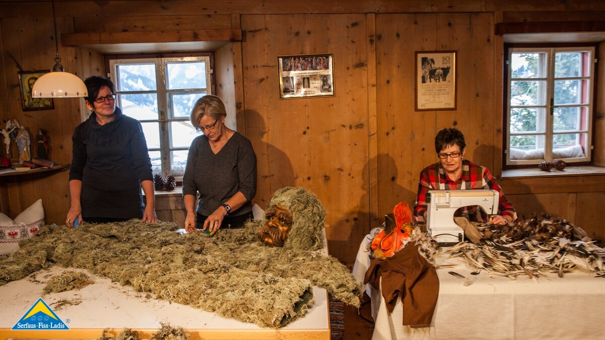Vorbereitungen für das Fisser Blochziehen in Tirol | © Andreas Kirschner