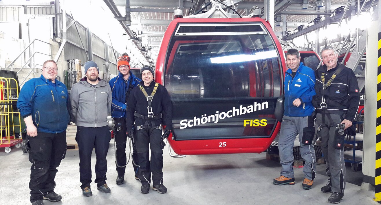 Das Team der Bergbahnen Fiss-Ladis kümmert sich um die Revisionsarbeiten bei der Schönjochbahn in Österreich | © Serfaus-Fiss-Ladis