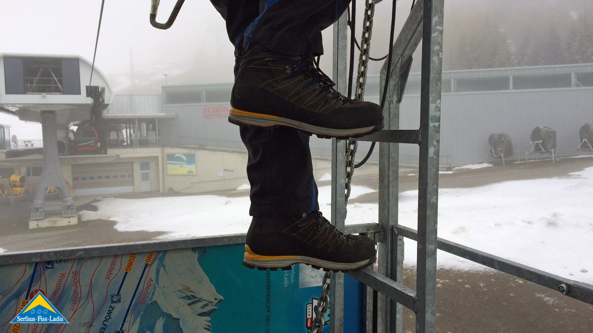 Der Aufstieg zu einer Stütze der Schönjochbahn in Serfaus-Fiss-Ladis in Tirol | © Serfaus-Fiss-Ladis