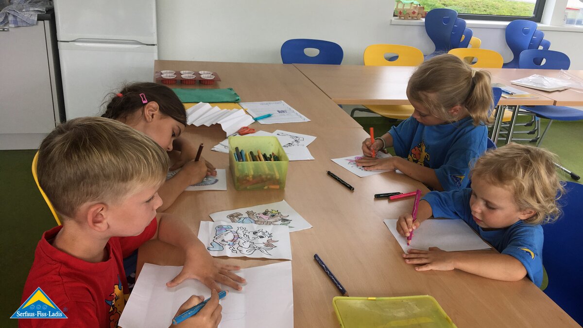 Zeichnen stand am Plan im Mini&Maxi Club in Fiss während die Muffins gebacken werden | © Serfaus-Fiss-Ladis