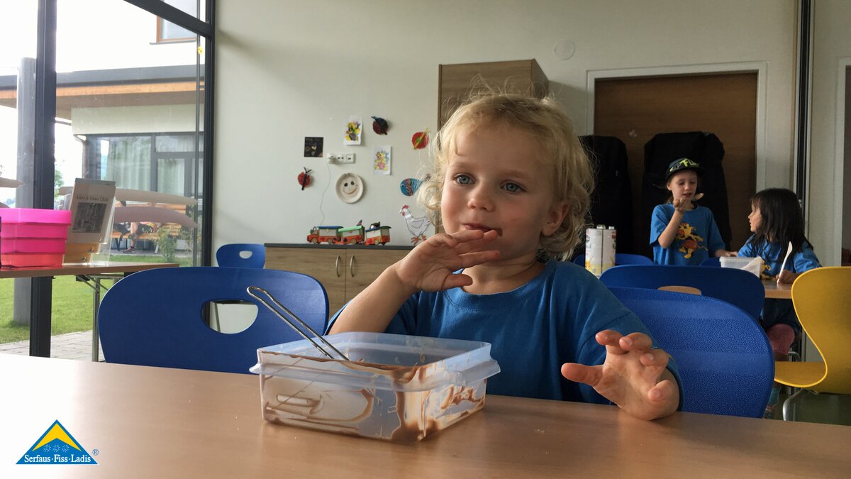 Die Creme für die Muffins wurde natürlich schon vorher gekostet. Familienurlaub in Serfaus-Fiss-Ladis | © Serfaus-Fiss-Ladis