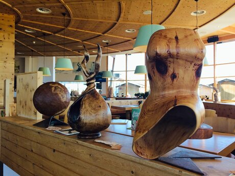 Künstler Antonio Costa bei Kunst am Berg in Serfaus-Fiss-Ladis in Tirol | © Serfaus-Fiss-Ladis