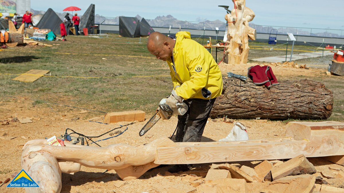 Der chinesische Künstler Gao Meng bei Kunst am Berg in Serfaus-Fiss-Ladis in Österreich | © Andreas Kirschner