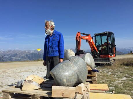 Künstler Ludwig Schlatter bei Kunst am Berg in Serfaus-Fiss-Ladis in Tirol | © Serfaus-Fiss-Ladis