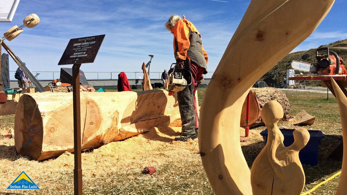 Künstlerin Simone Carola Levy bei Kunst am Berg in Serfaus-Fiss-Ladis in Tirol | © Serfaus-Fiss-Ladis