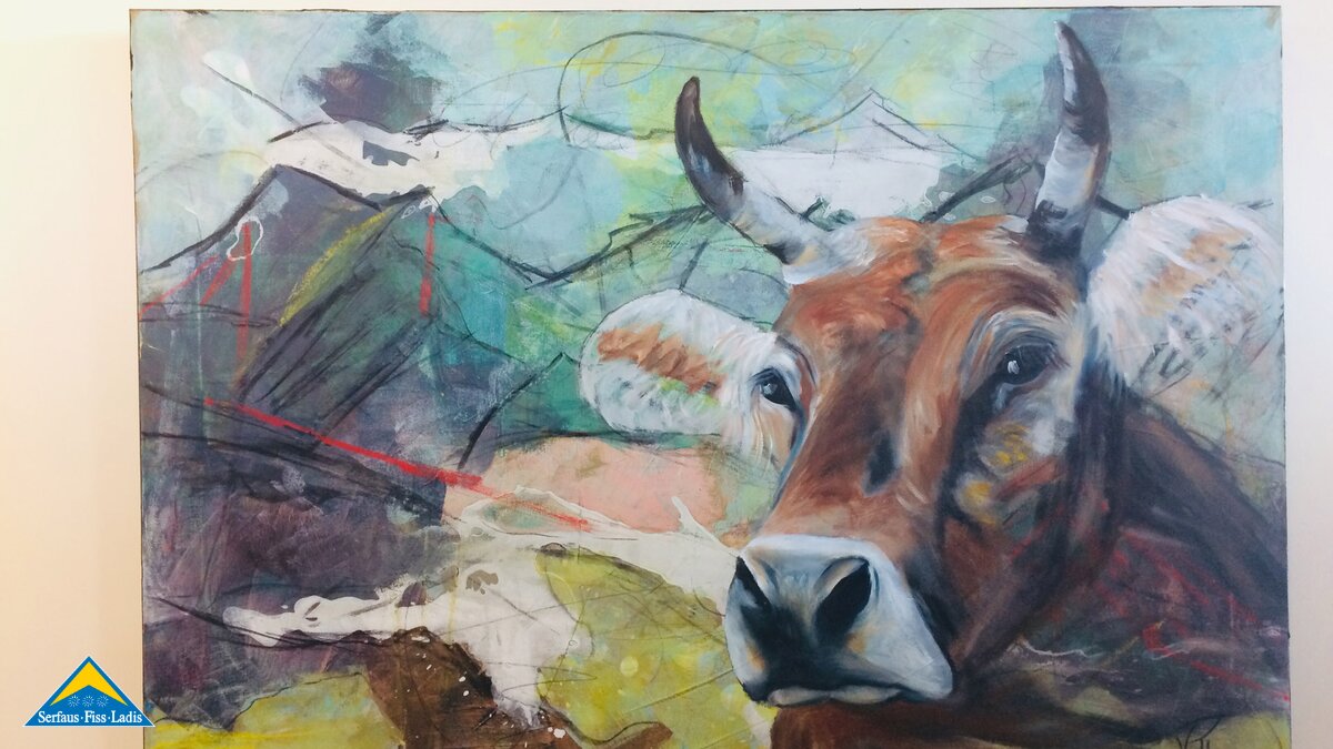 Veronika Thurn mit ihrem Bild bei Kunst am Berg in Serfaus-Fiss-Ladis in Tirol | © Serfaus-Fiss-Ladis