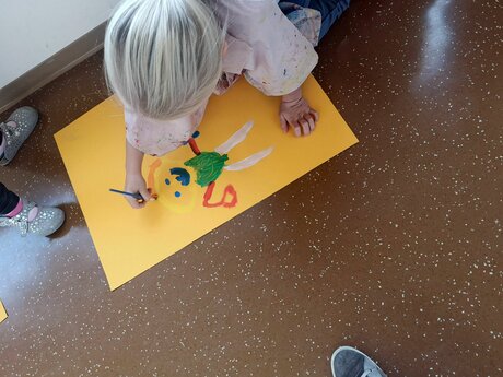 Fürs Laternenfest wird in den Kindergärten von Serfaus-Fiss-Ladis in Tirol fleißig gebastelt | © Kindergärten Serfaus-Fiss-Ladis