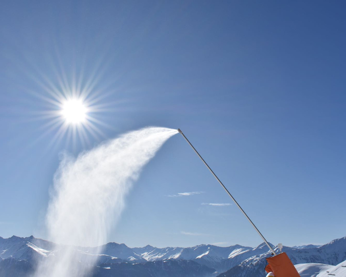Schnee wird in Serfaus-Fiss-Ladis mithilfe einer Schneelanze erzeugt | © Polarteam
