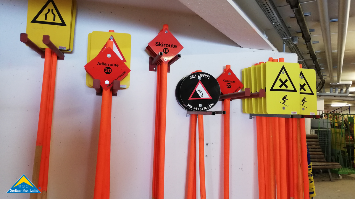 Die richtige Beschilderung im Skigebiet Serfaus-Fiss-Ladis sorgt für Sicherheit auf den Pisten | © Serfaus-Fiss-Ladis