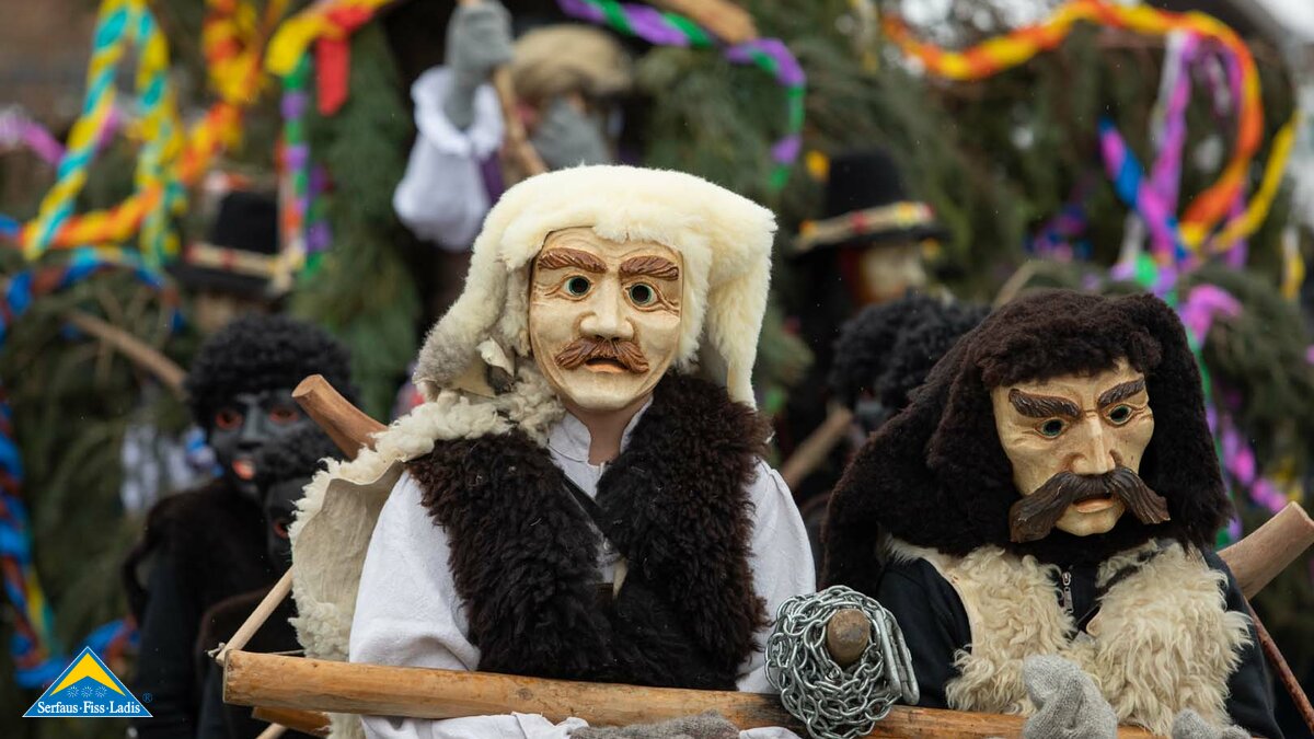 Auch die Jäger waren beim Fisser Kinderblochziehen in Tirol mit dabei  | © Andreas Kirschner 