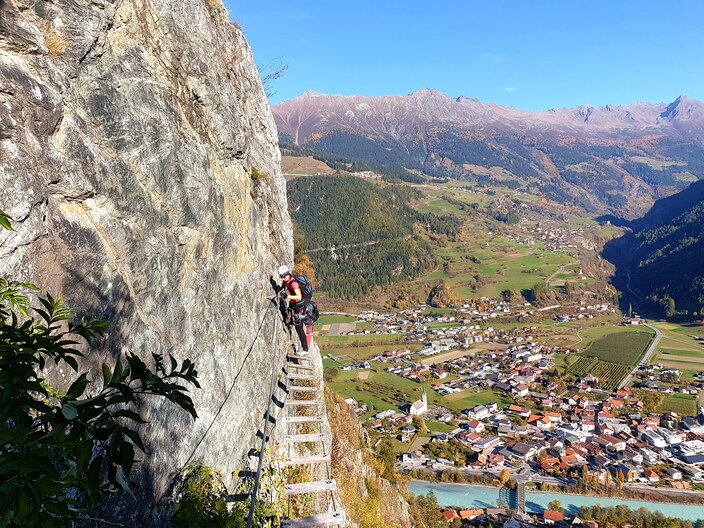 Der Klettersteig in Ladis ist einer der aussichtsreichen Klettersteige unterhalb der Burg Laudeck in der Tiroler Familienregion Serfaus-Fiss-Ladis | © Serfaus-Fiss-Ladis