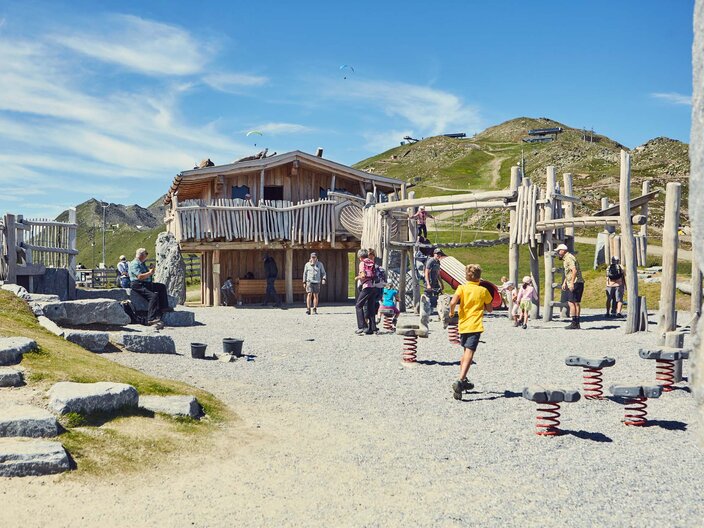 Das Kinder-Bergwerk ist ein großer Erlebnisspielplatz am Fisser Joch in der Familienregion Serfaus-Fiss-Ladis in Tirol. | © christianwaldegger.com