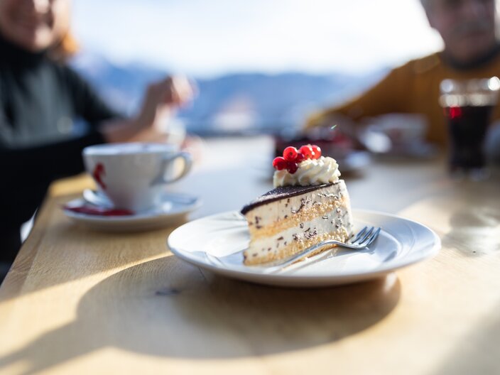 Kuchen Torte Sonnenterrassen Familienregion Serfaus-Fiss-Ladis Tirol Österreich | © danielzangerl.com