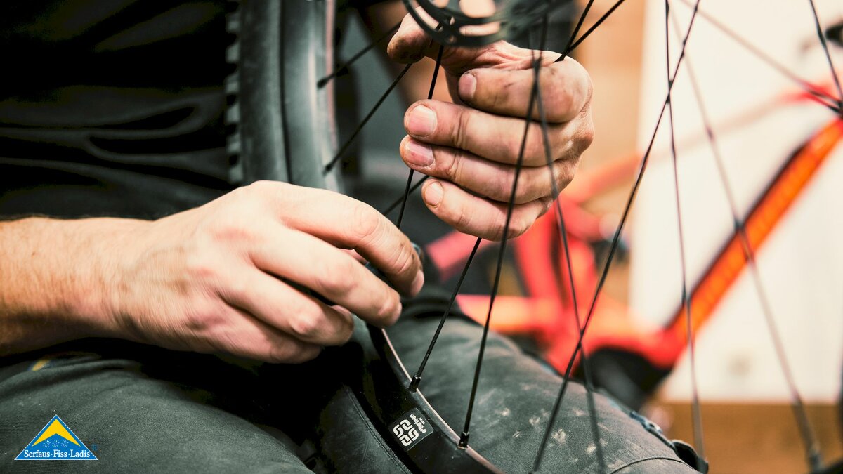 Biken Familienergion Serfaus-Fiss-Ladis Tirol Bikeverleih Reparatur Service Bikepark Shop | © Fisser Bergbahnen GmbH | christianwaldegger.com