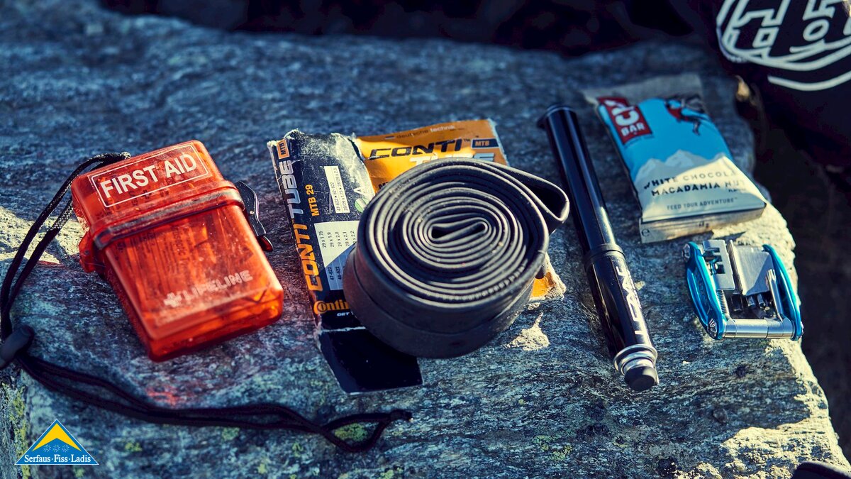 Ausrüstung Sicherheit beim Biken Erste Hilfe Werkzeug Familienregion Serfaus-Fiss-Ladis Tirol Bikepark | © Serfaus-Fiss-Ladis Marketing GmbH | chrisitanwaldegger.com