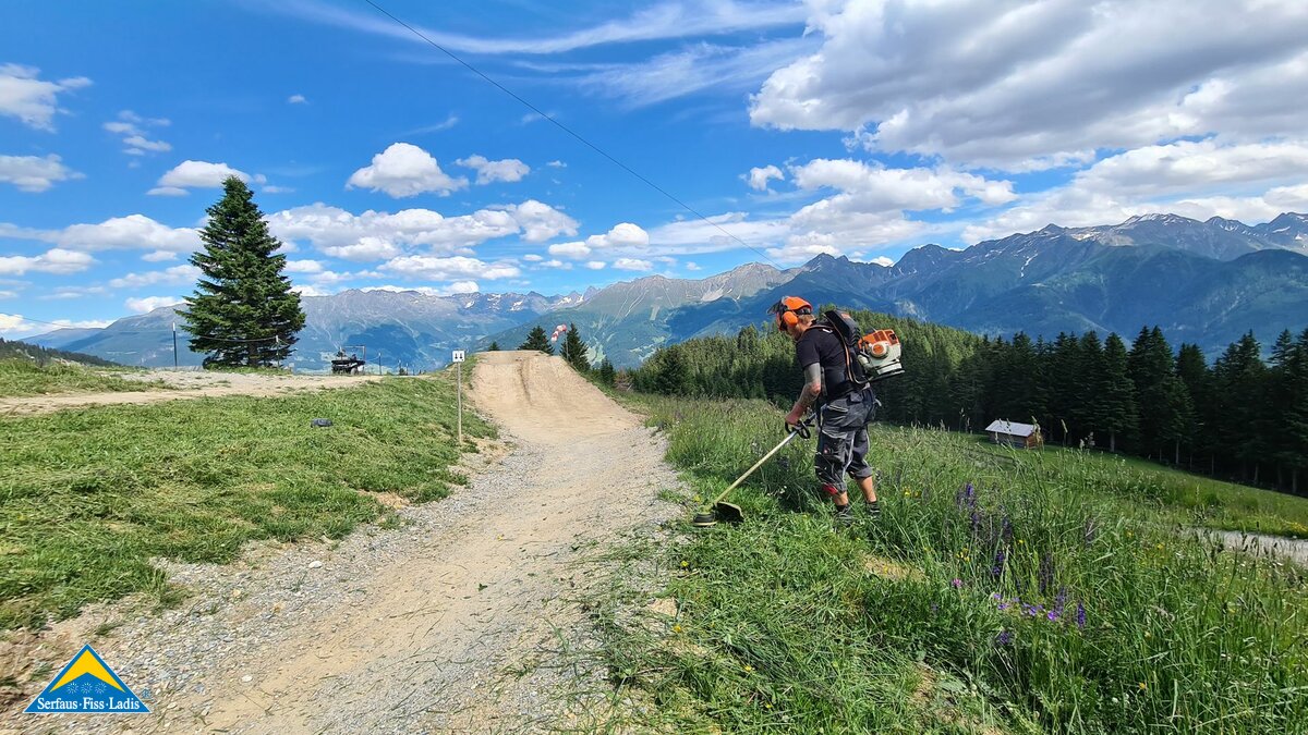 Shaper Bikepark Serfaus-Fiss-Ladis Mäharbeiten Blick hinter die Kulissen Interview Christian Zangerl Andi Marth | © Serfaus-Fiss-Ladis Marketing GmbH