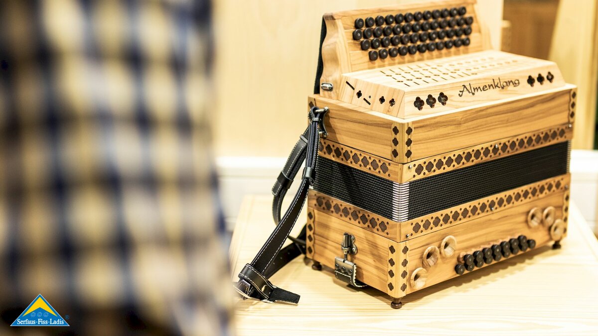 Naturmusik Familienregion Serfaus-Fiss-Ladis Tirol Ziehharmonika spielen lernen Kurse | © Serfaus-Fiss-Ladis Marketing GmbH | Rene Raggl