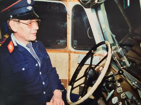 Verkehrslösung Serfaus Skibus durch das Dorf letzte Fahrt Familienregion Serfaus-Fiss-Ladis in Tirol | © Serfaus-Fiss-Ladis Marketing GmbH