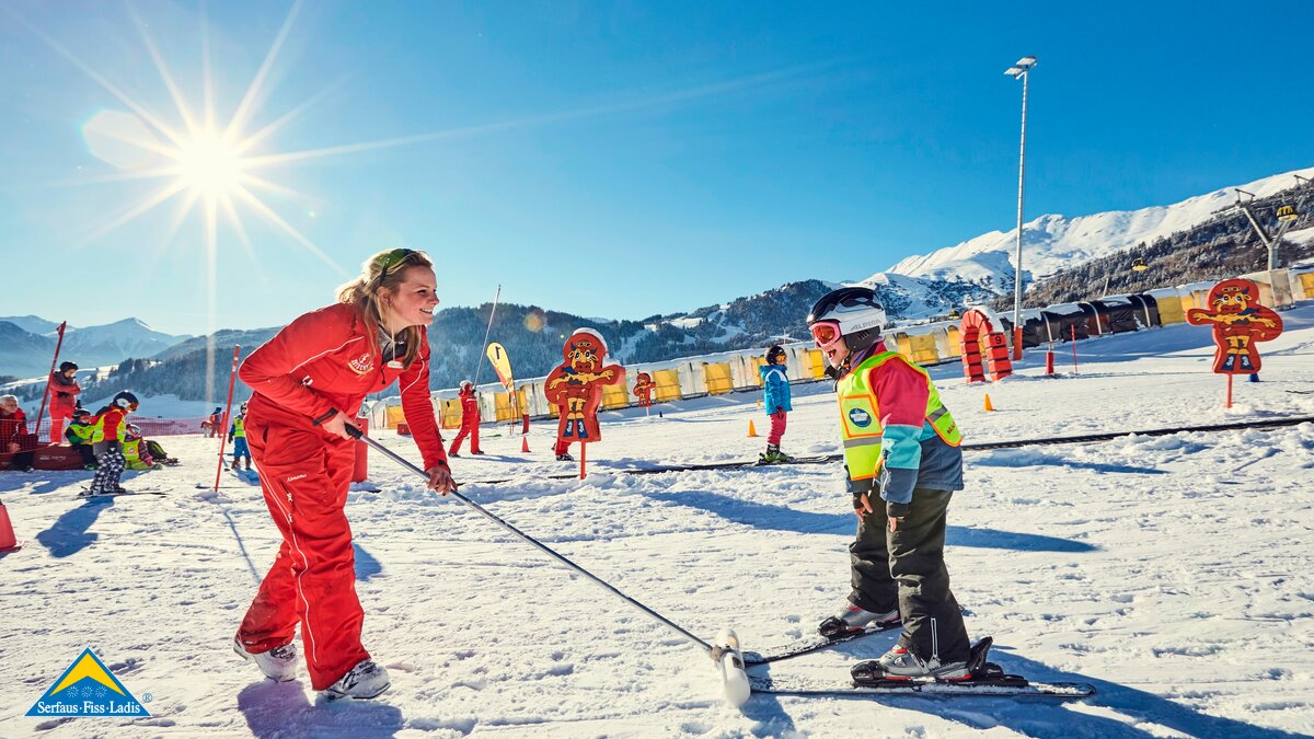Skikurs im Übungsgelände Skischulen in der Familienregion Serfaus-Fiss-Ladis in Tirol | © Skischule Fiss-Ladis | christianwaldegger.com