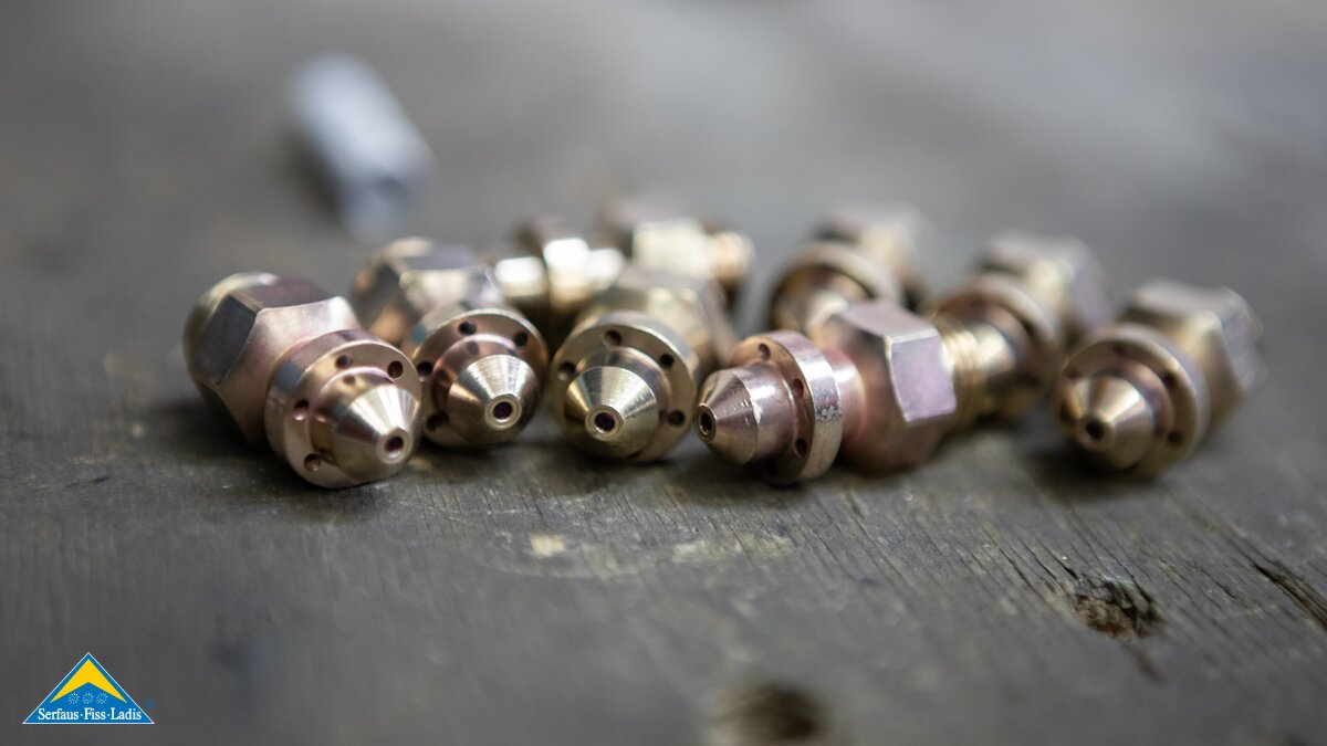 Ein Nukleator ist für die Erzeugung des Eiskorns in einer Beschneiungsanlage zuständig Vorarbeiten Winter Region Serfaus-Fiss-Ladis in Tirol | © Seilbahn Komperdell GmbH | Andreas Kirschner