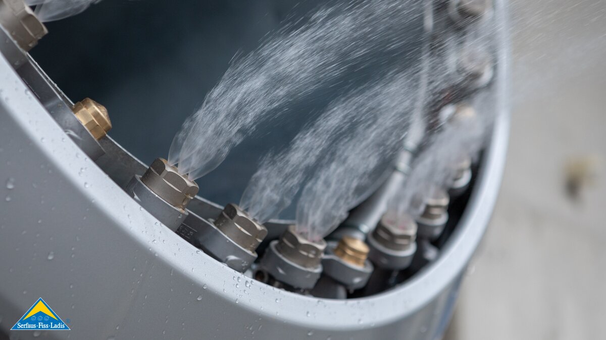 Beschneiungsanlagen werden nur mit Wasser und Luft betrieben Arbeiten der Beschneier im Sommer Serfaus-Fiss-Ladis in Tirol | © Seilbahn Komperdell GmbH | Andreas Kirschner