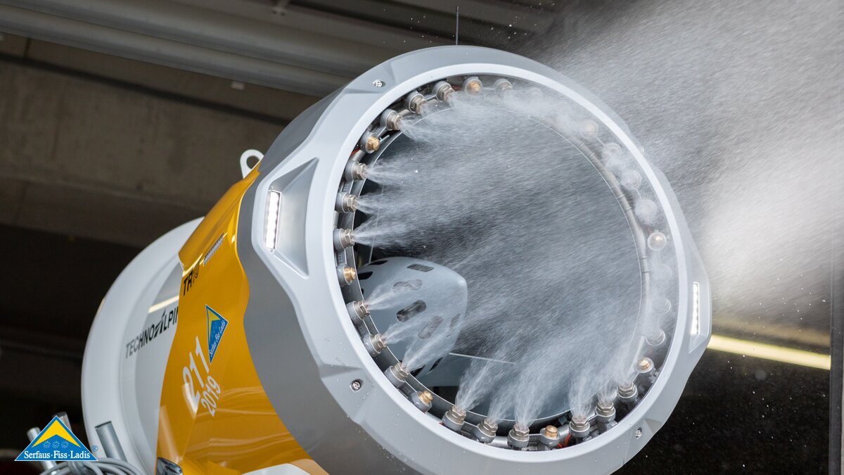 Revision eines Schneeerzeugers Blick hinter die Kulissen Bergbahnen Serfaus-Fiss-Ladis Beschneier | © Seilbahn Komperdell GmbH | Andreas Kirschner