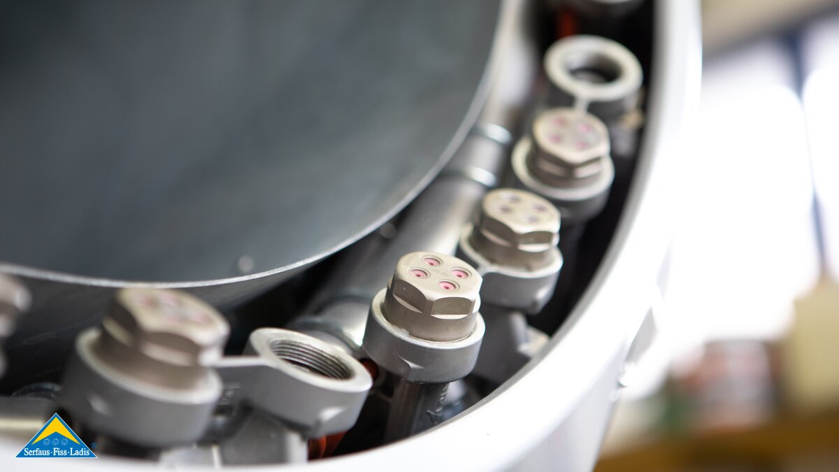 Düsenkranz einer Schneekanone TR10 von Technoalpin Wartung der Beschneiungsanlagen Familienregion Serfaus-Fiss-Ladis in Tirol | © Seilbahn Komperdell GmbH | Andreas Kirschner