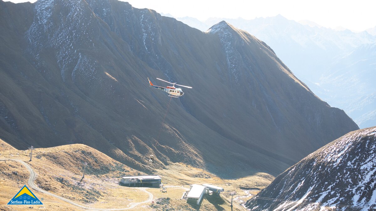 Schneerzeuger werden von der Pumpstation in der Masnerregion auf die Pisten geflogen Blog Serfaus-Fiss-Ladis in Tirol | © Seilbahn Komperdell GmbH | Andreas Kirschner