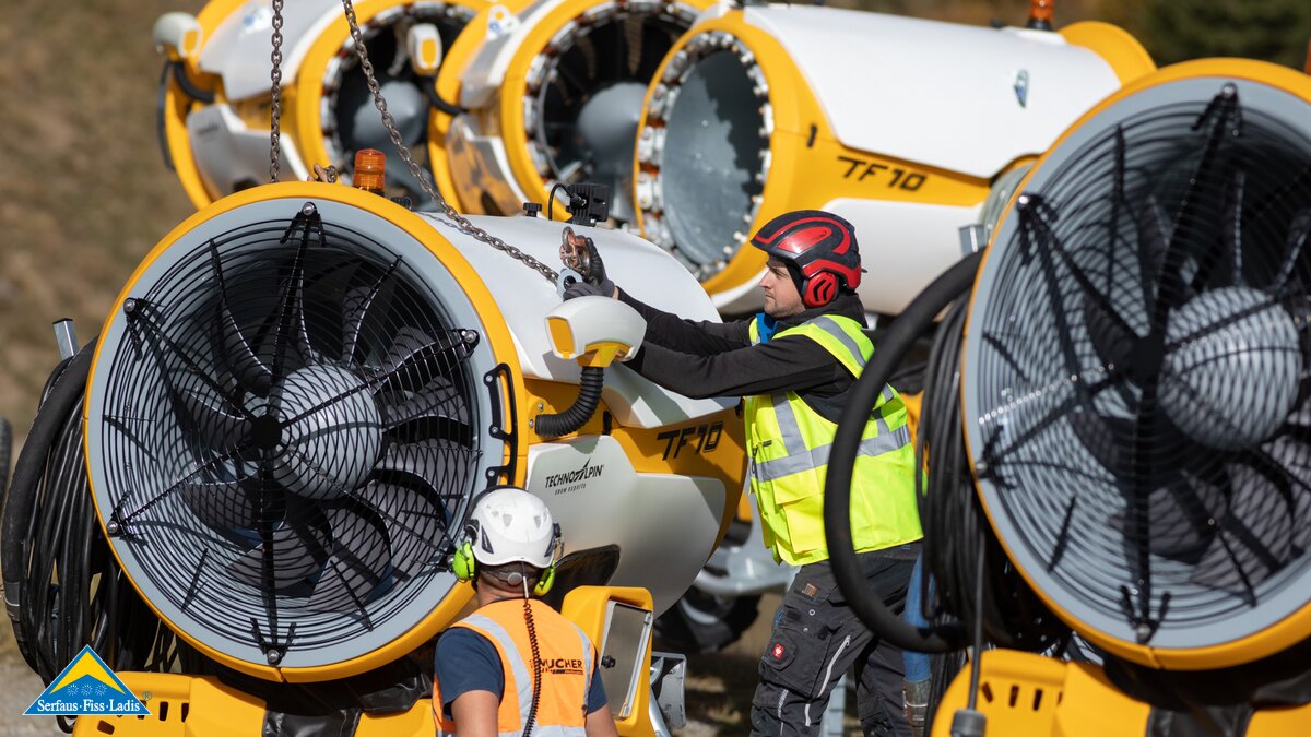 Vorarbeiten Beschneiung Familienregion Serfaus-Fiss-Ladis In Tirol | © Seilbahn Komperdell GmbH | Andreas Kirschner
