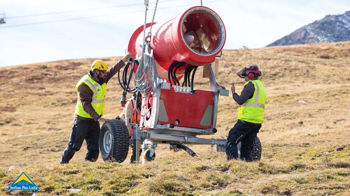 Backstage bei den Beschneiern Seilbahn Komperdell Vorarbeiten Winter Serfaus-Fiss-Ladis in Tirol | © Seilbahn Komperdell GmbH | Andreas Kirschner