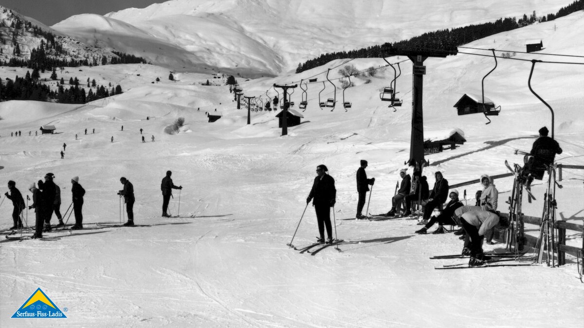 Alter Einsersessellift Möserlift vor der Gondelbahn ehemalige Liftanlagen Familienregion Serfaus-Fiss-Ladis in Tirol | © Fisser Bergbahnen GmbH