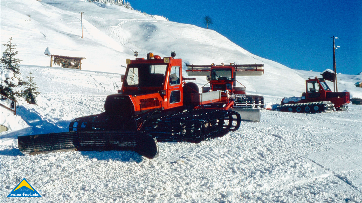 Rote Pistenbullys im Skigebiet Serfaus-Fiss-Ladis in Tirol | © Serfaus-Fiss-Ladis Marketing GmbH