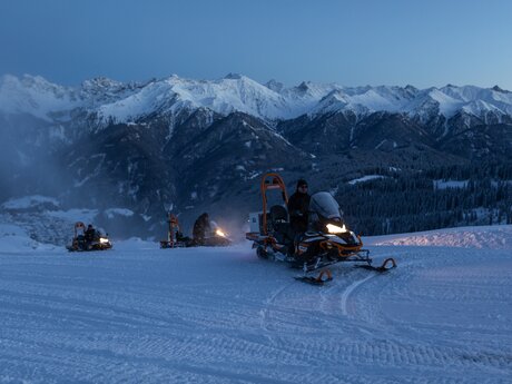 Kontrollfahrt auf Skidoos zu Besuch beim Beschneiungsteam in Serfaus-Fiss-Ladis in Tirol | © Seilbahn Komperdell GmbH | Andreas Kirschner