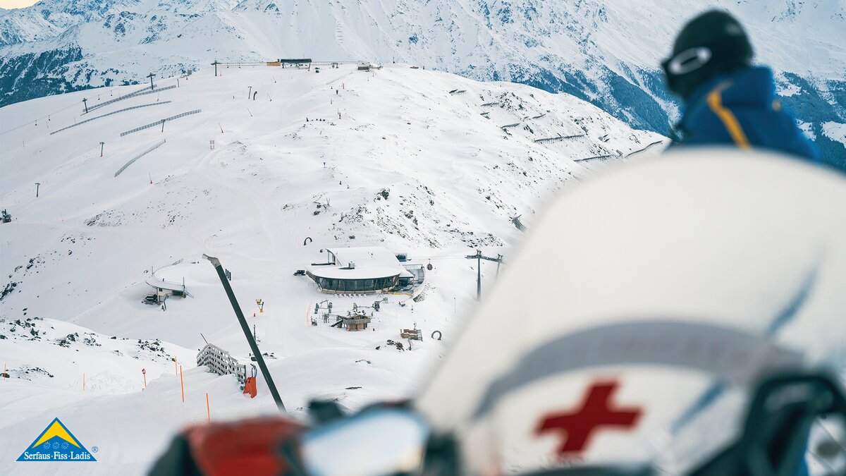 Pistenretter im Skigebiet Serfaus-Fiss-Ladis in Tirol Blick auf Panoramarestaurant BergDiamant am Fisser Joch | © Fisser Bergbahnen GmbH | Fabian Schirgi