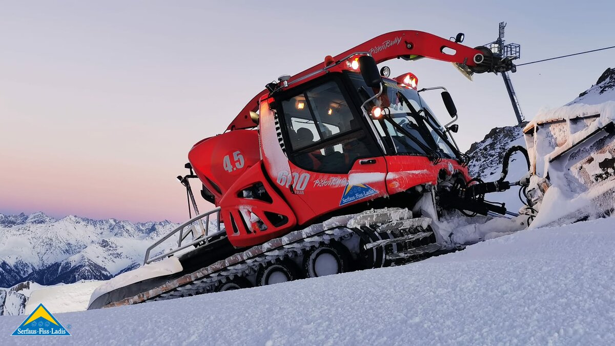 Pistengerät an Seilwinde auf der Masnerkopfabfahrt im Skigebiet Serfaus-Fiss-Ladis in Tirol | © Manuel Juen