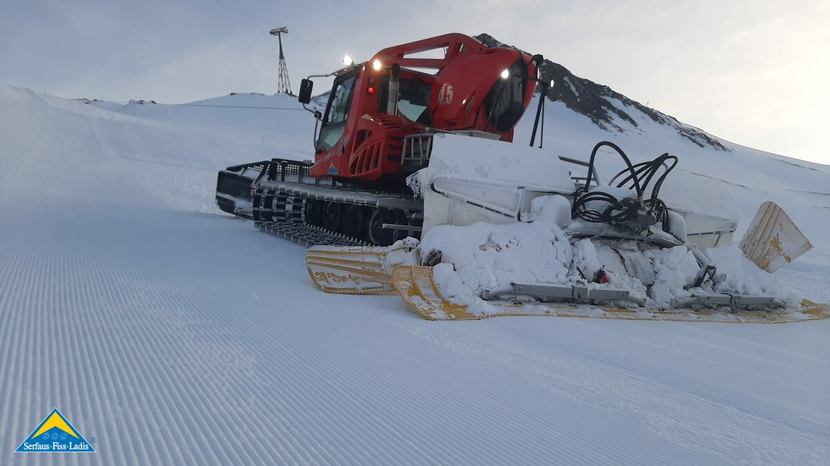 Pistengerät auf der steilen Piste Pezid-Vertkal im Skigebiet Serfaus-Fiss-Ladis in Tirol | © Martin Gstrein