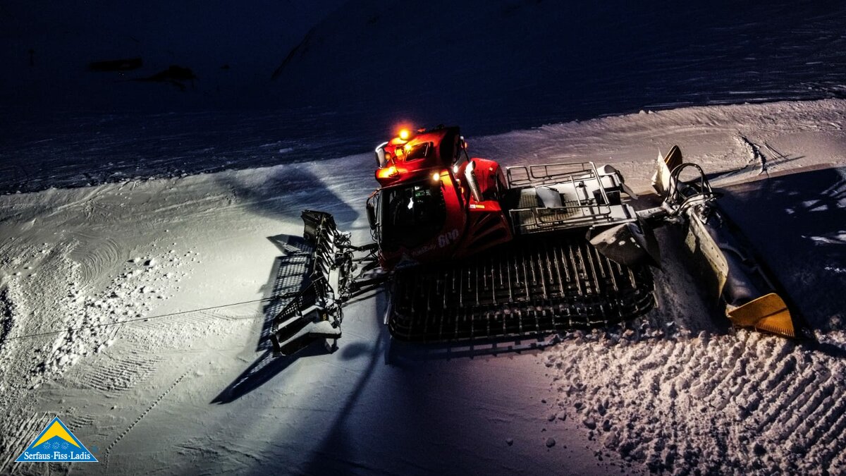 Pistenpräparierung im Skigebiet Serfaus-Fiss-Ladis in Tirol in der Nacht | © Clemens Öttl
