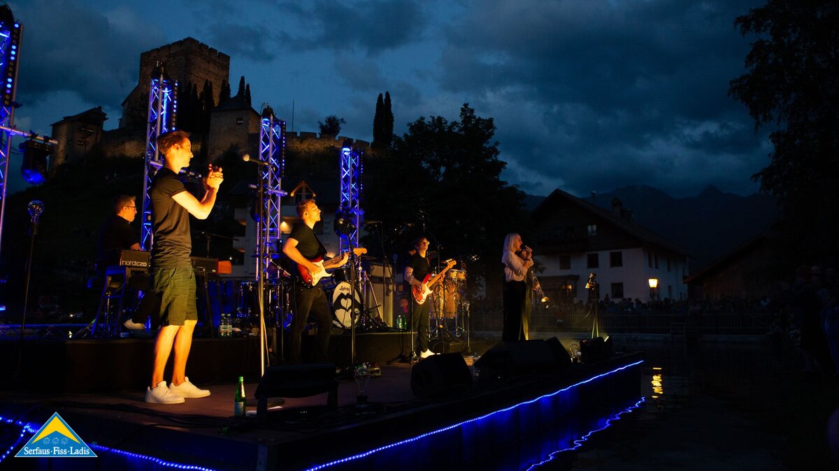 Konzerte MOUNDS Musikfestival Serfaus-Fiss-Ladis Konzert am Abend in Ladis  | © Serfaus-Fiss-Ladis Marketing GmbH | Bianca Kirschner